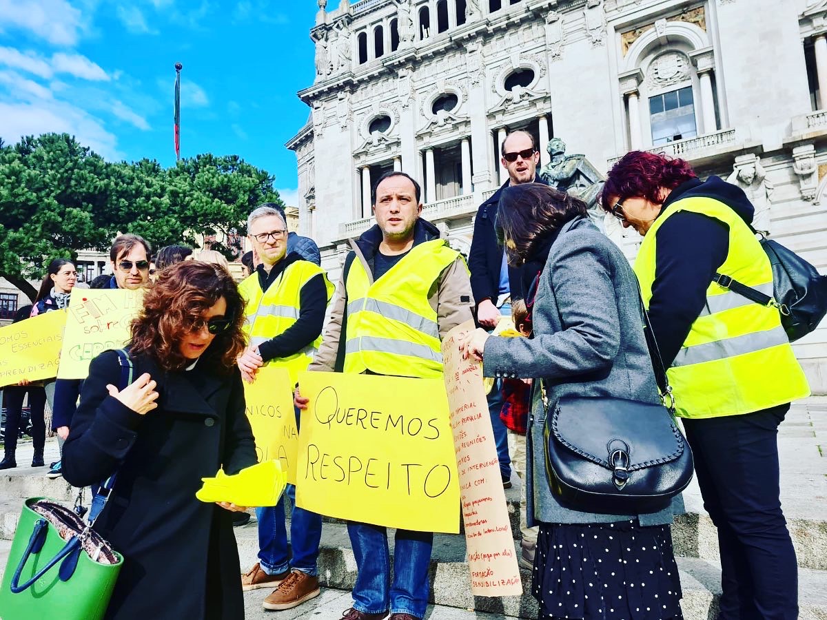 Técnicos especializados e técnicos superiores da educação em protesto no Porto